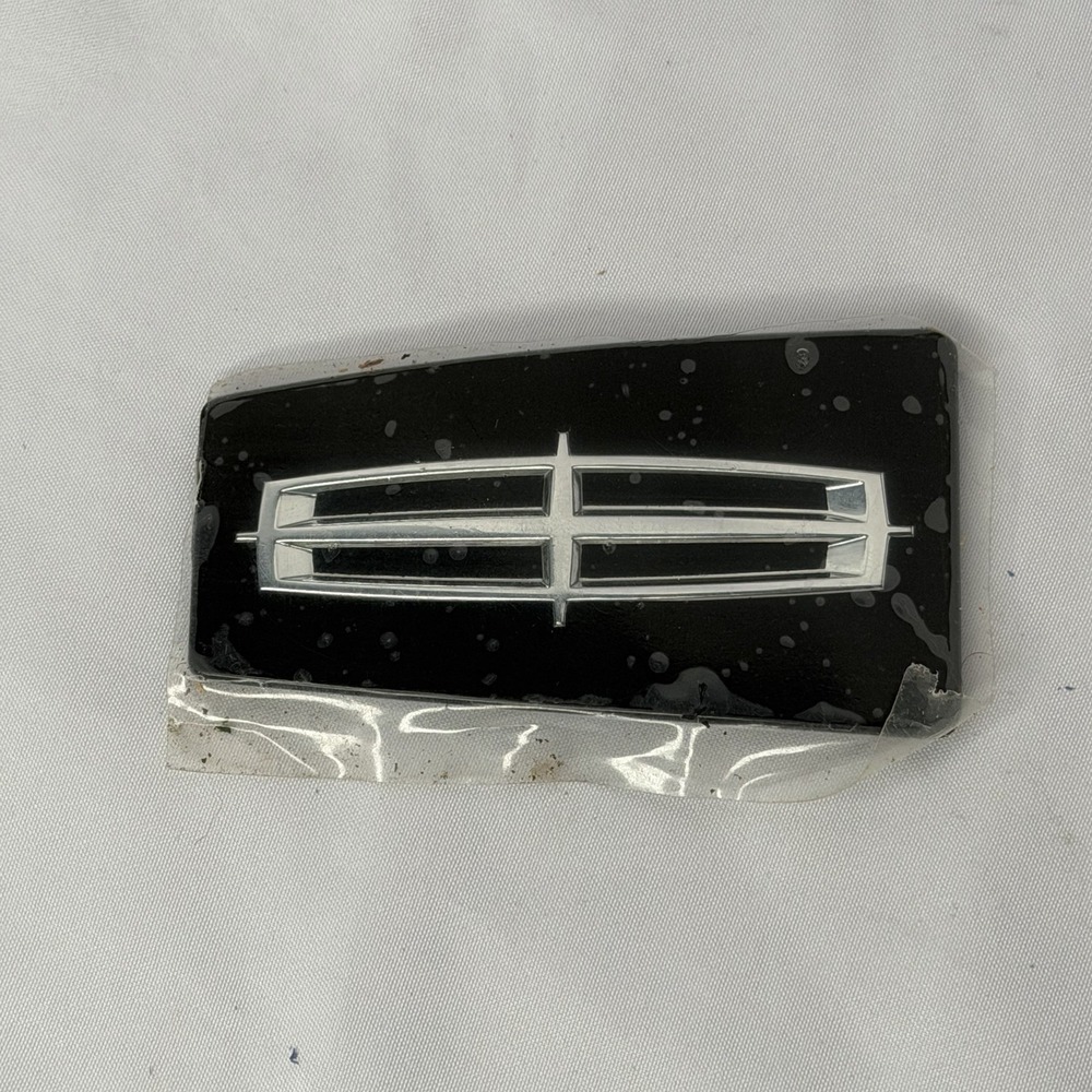 NOS OEM 03-11 Ford Lincoln TOWN CAR Front Grille EMBLEM  3W1Z-8213-AA Genuine